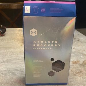 Under Armour Women’s Athlete Recovery Sleepwear Small NEW! Grey Athletic Shirt